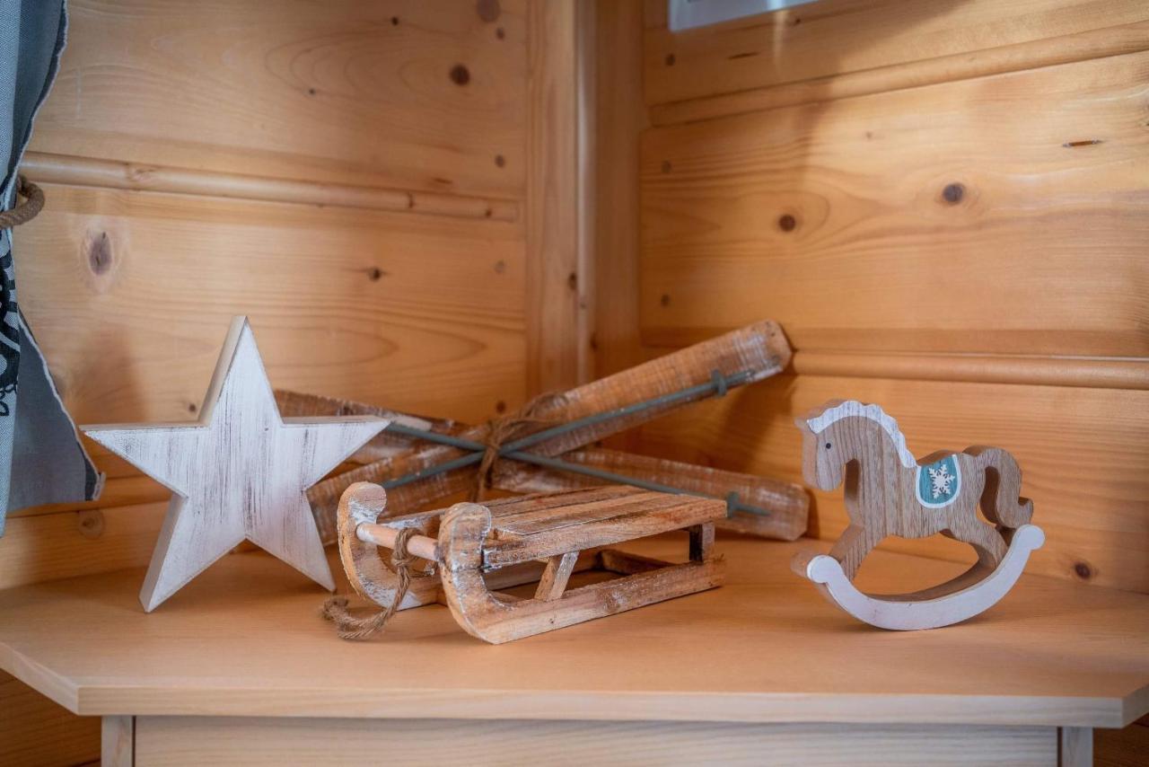 Domki Widokowe Wooden Luxury Chalet & Jacuzzi Зомб Екстериор снимка