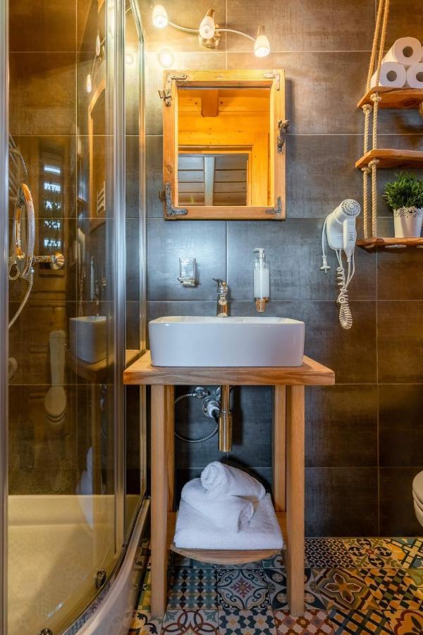 Domki Widokowe Wooden Luxury Chalet & Jacuzzi Зомб Екстериор снимка